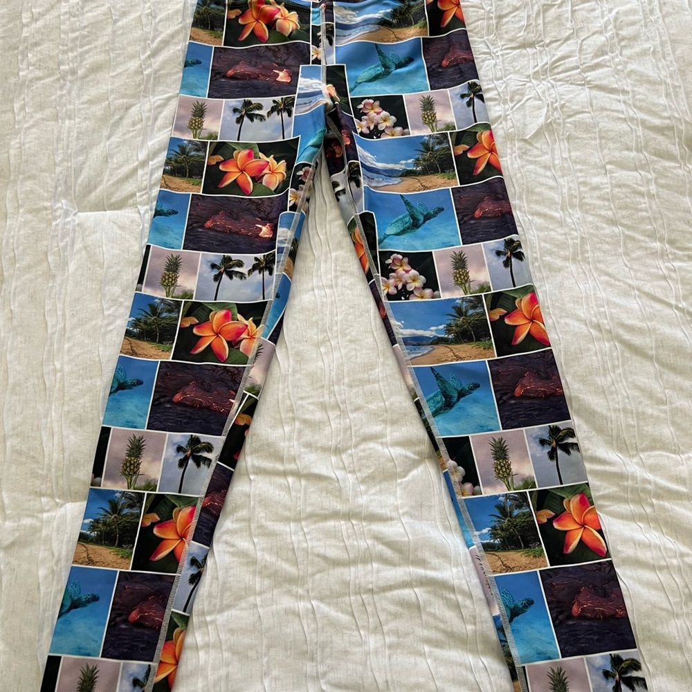🎉🎉Host Pick 🎉🎉🍃Hawaiian Print Wet / Dry  Leggings 🍃🎉🎉